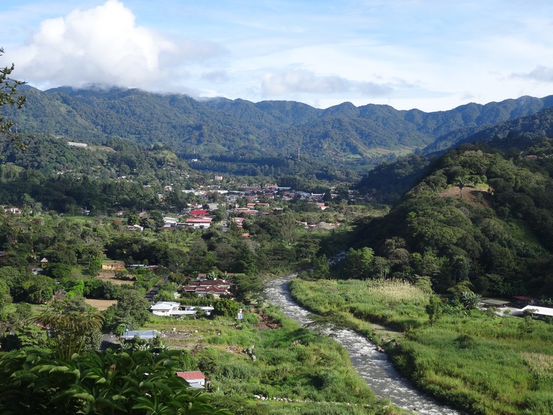 Un arcoiris sobre las colinas de Boquete